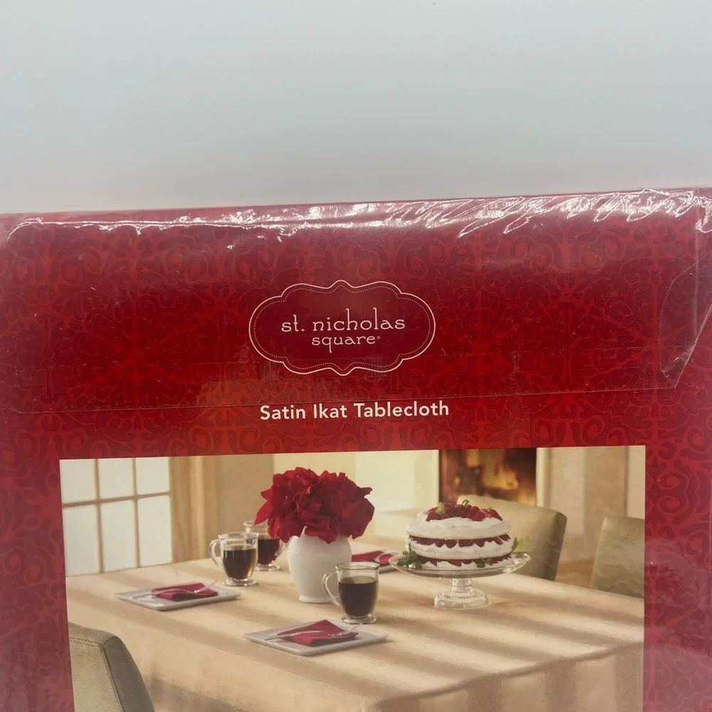 Autumn‎ Harvest Damask Tablecloth Round 70'' Seats 4-6